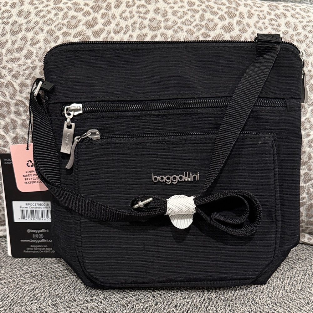 Baggallini Black Messenger Bag
